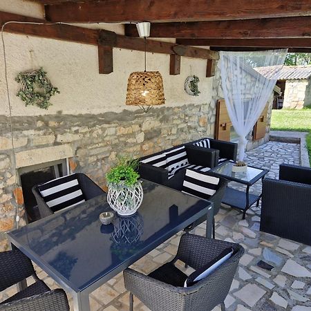 Holiday House Vuki Nedeščina Exteriör bild